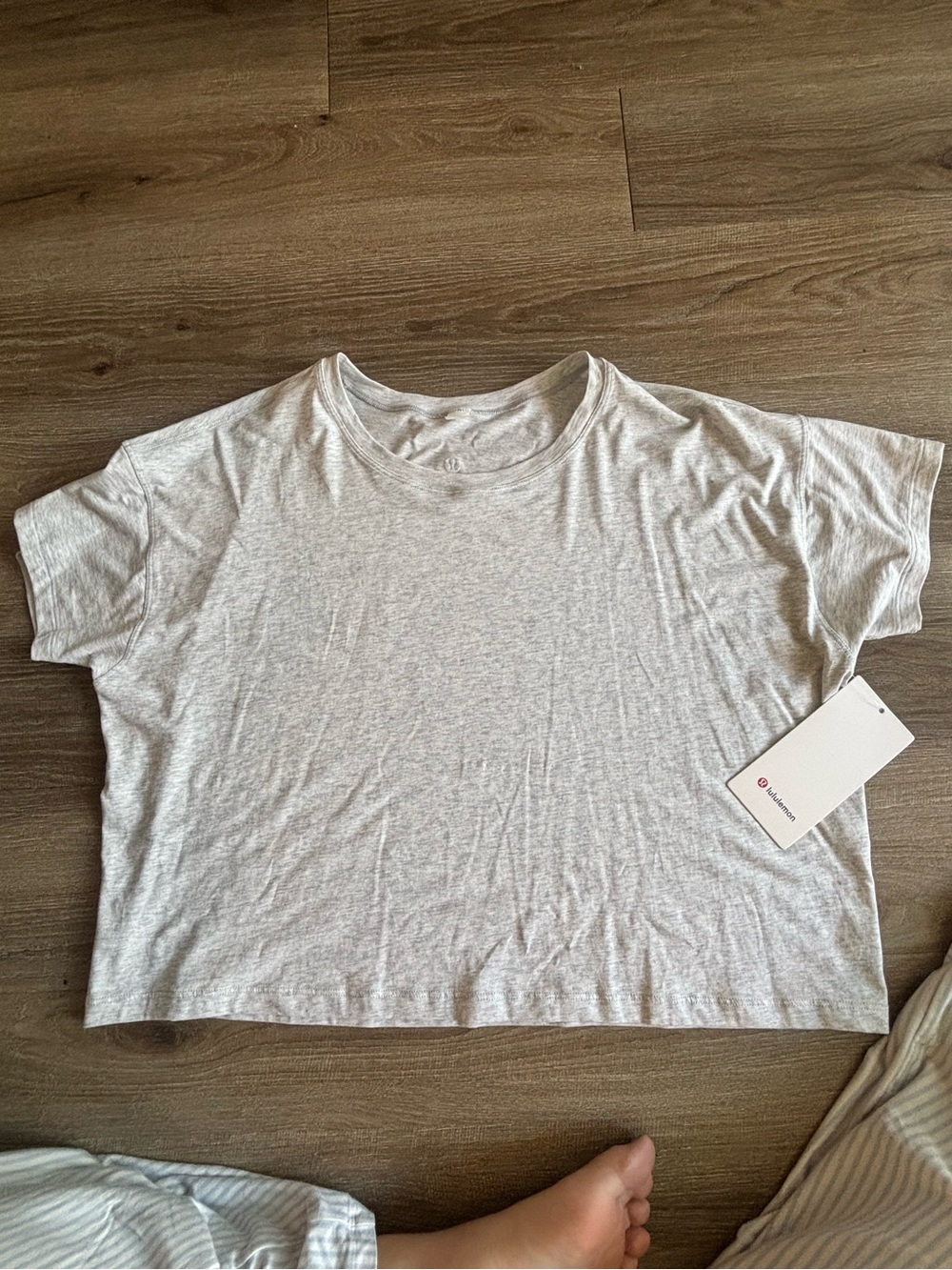 LULULEMON athletica Light Gray Cropped Crew Tee